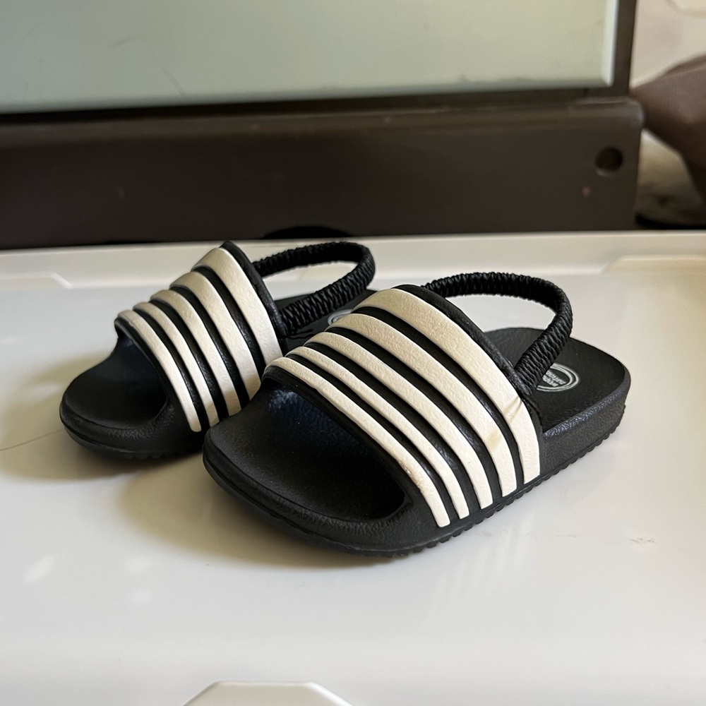 Wonder Nation- baby slides size 3
